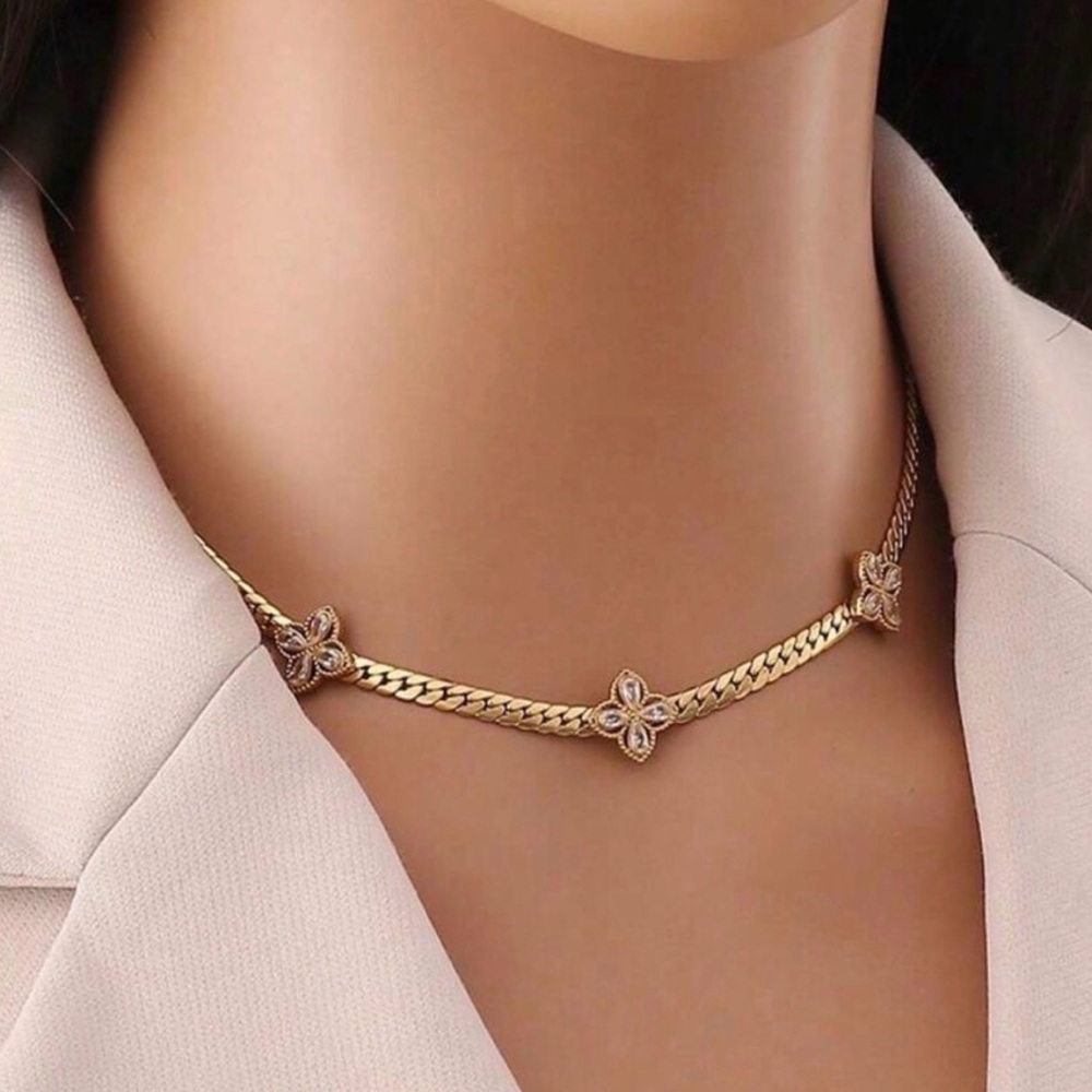Elegant Gold and Silver Floral Necklace